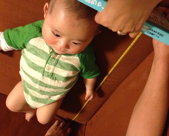 身長　測定　赤ちゃん　測り方　メジャー
